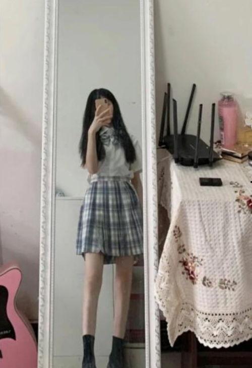 偷阿姨家女儿的丝袜,揭开偷窃阿姨女儿秘密的惊心动魄之旅